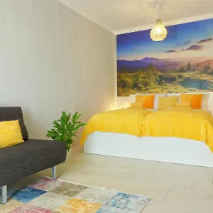 Relax - Yellow Mit Pool Und Sauna Apartment